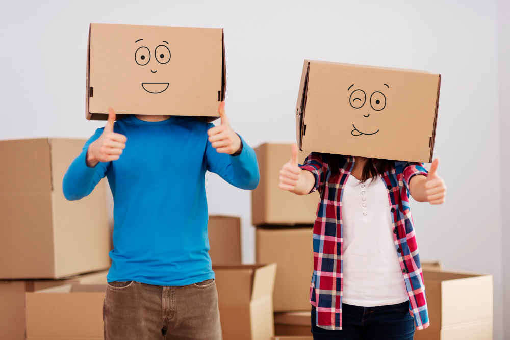disegni sorridenti su scatoloni per il trasloco senza stress